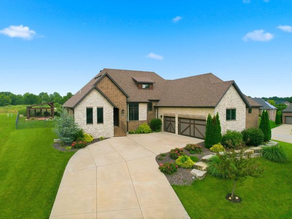 3215 W Bluffview Street , Springfield, MO 65810