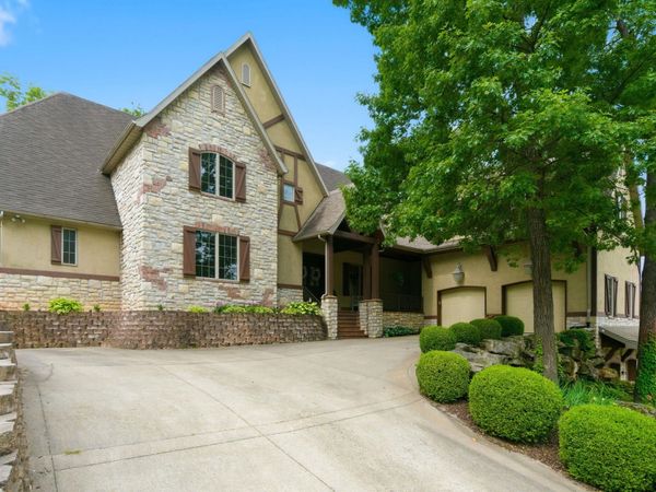 1646 W Caleb Court , Springfield, MO 65810