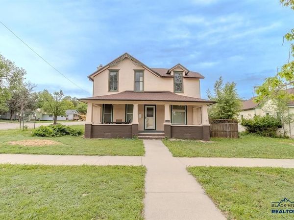 201 S 6TH ST, Hot Springs, SD 57747