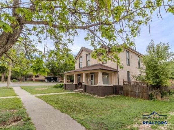 201 S 6TH ST, Hot Springs, SD 57747