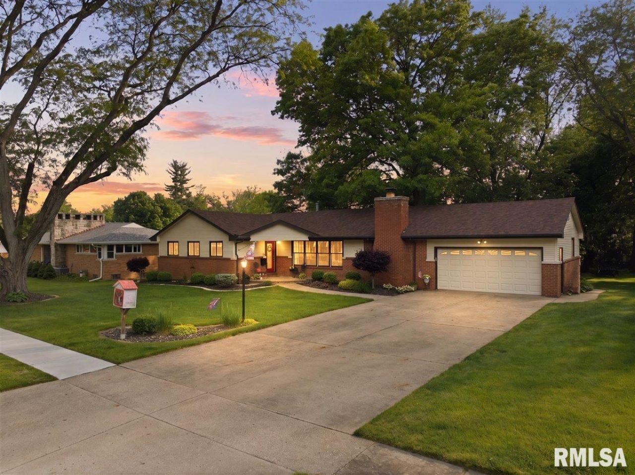 930 Birchwood Drive, Washington, IL 61571 Main Photo
