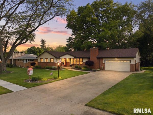 930 BIRCHWOOD Drive, Washington, IL 61571