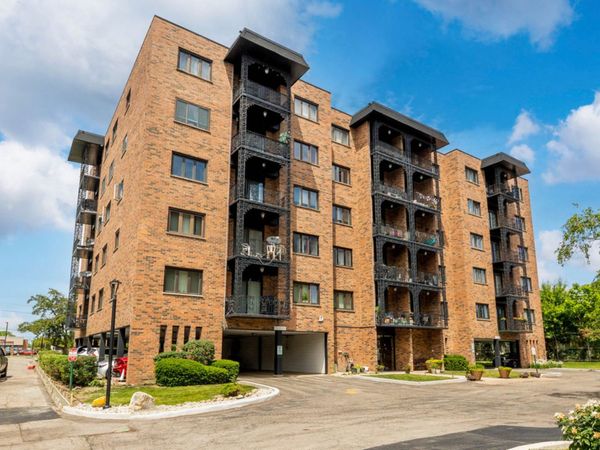 9332 Landings Lane , Unit 203D, Des Plaines, IL 60016