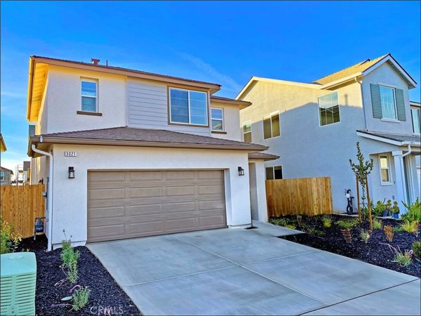 3021 N Sowell Street , Visalia, CA 93291