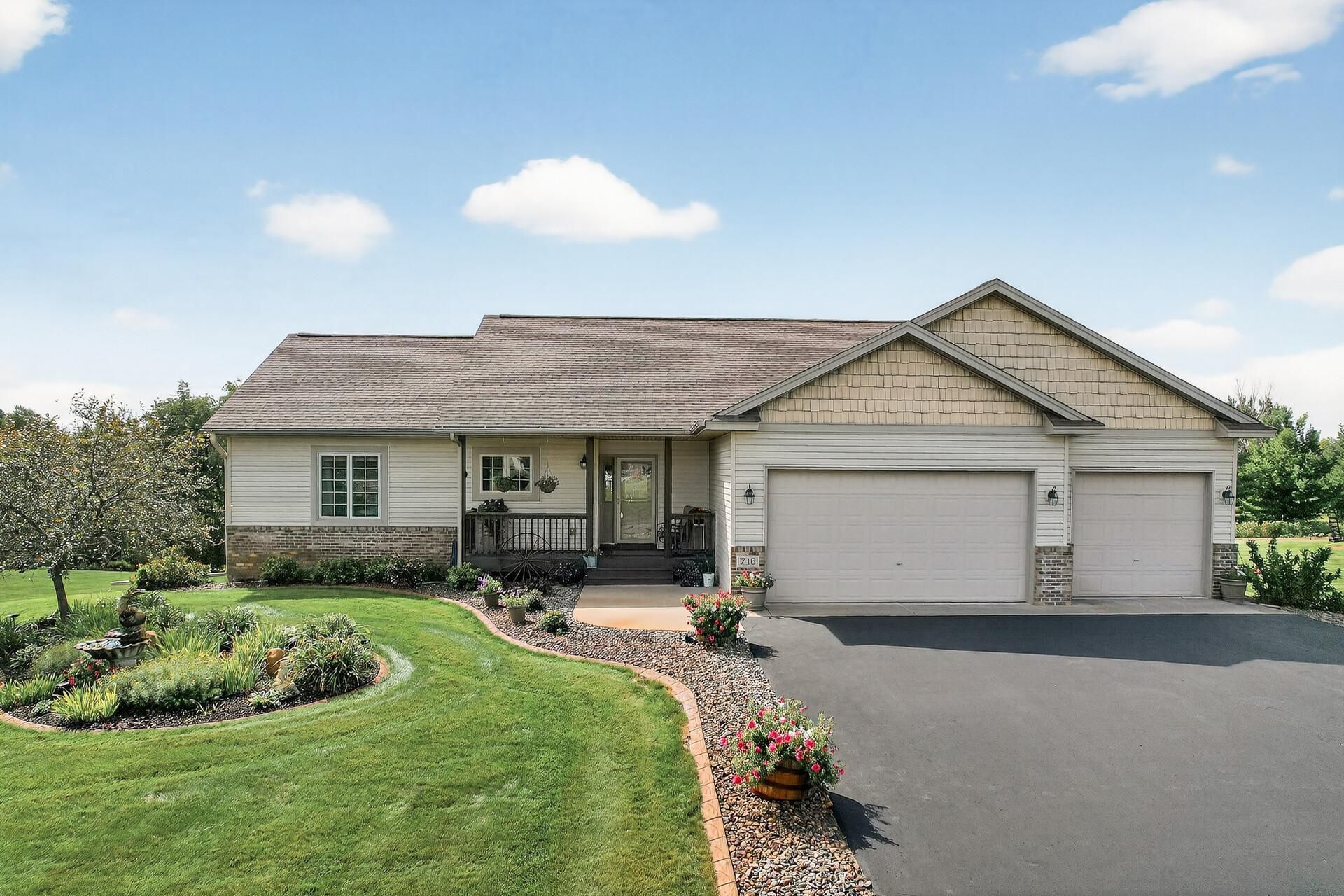 718 209th Lane NW, Cedar, MN 55011