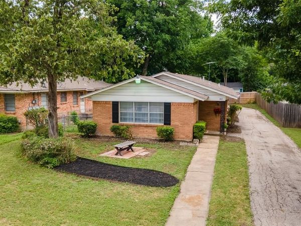 203 Brown Street , Waxahachie, TX 75165