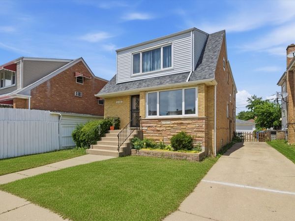 6122 W Leland Avenue , Chicago, IL 60630