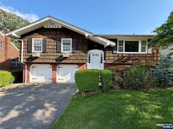 54 Franklin Avenue, SADDLE BROOK, NJ 07663
