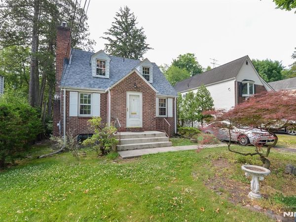125 Eastview Avenue, LEONIA, NJ 07605