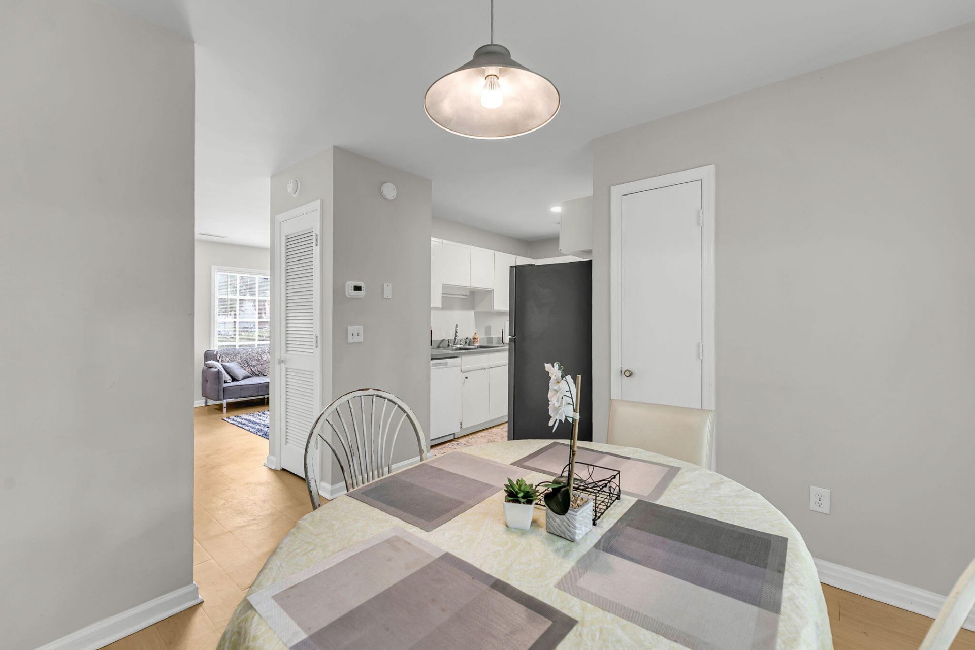 2491 Realm Street Photo 12