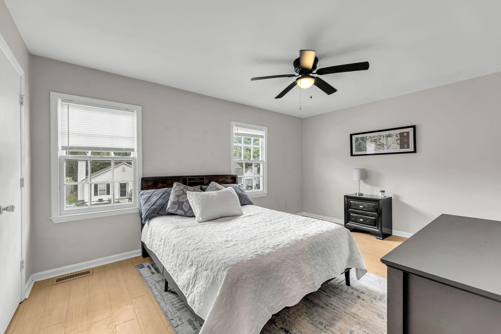 2491 Realm Street Photo 18