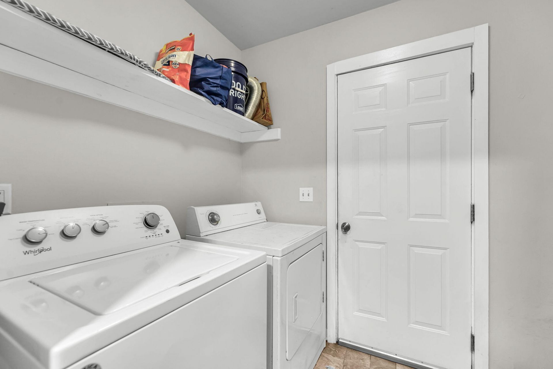 2491 Realm Street Photo 20