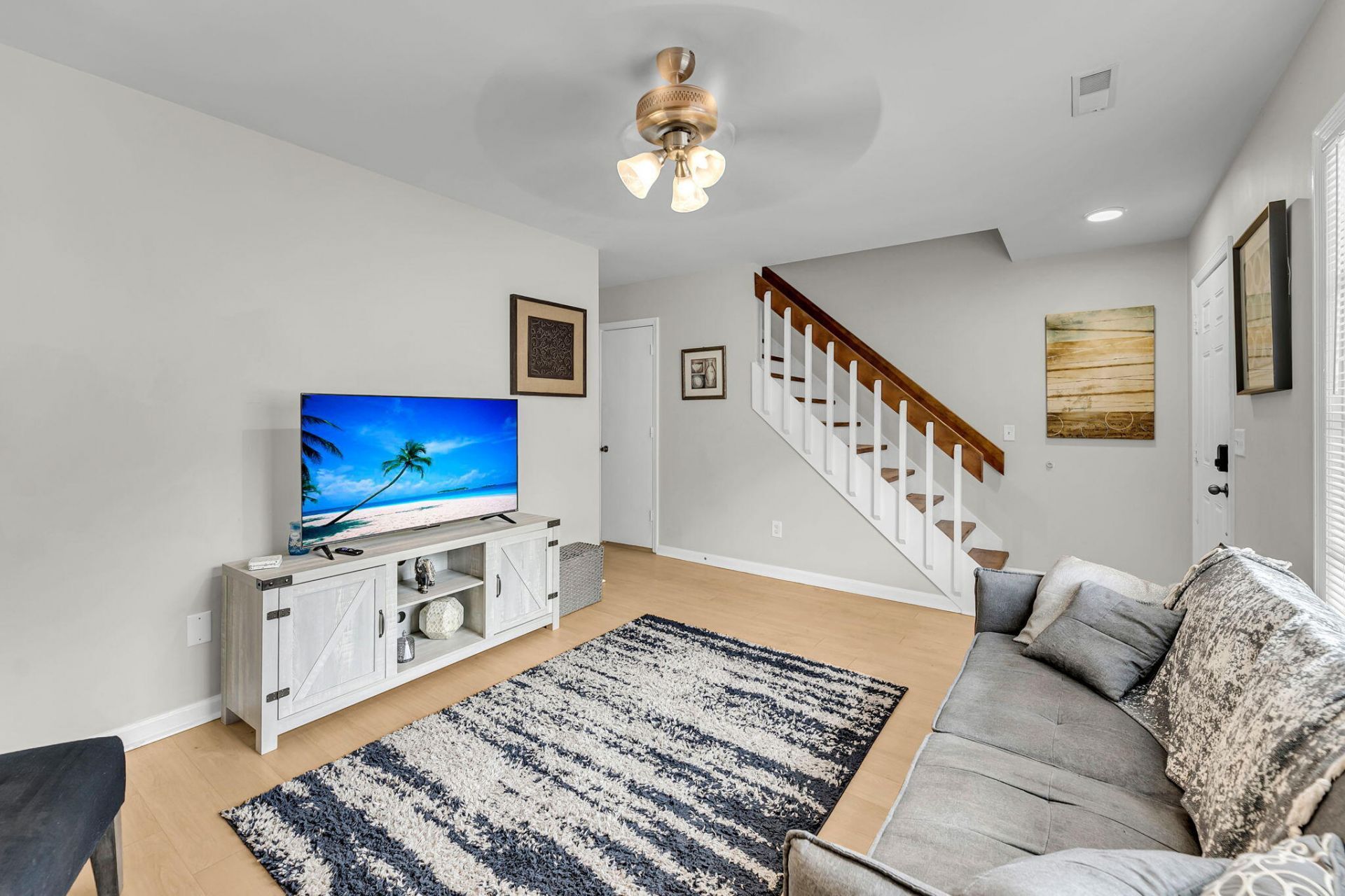 2491 Realm Street Photo 4