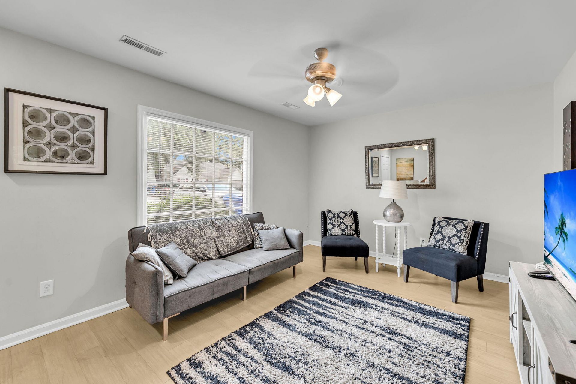 2491 Realm Street Photo 6
