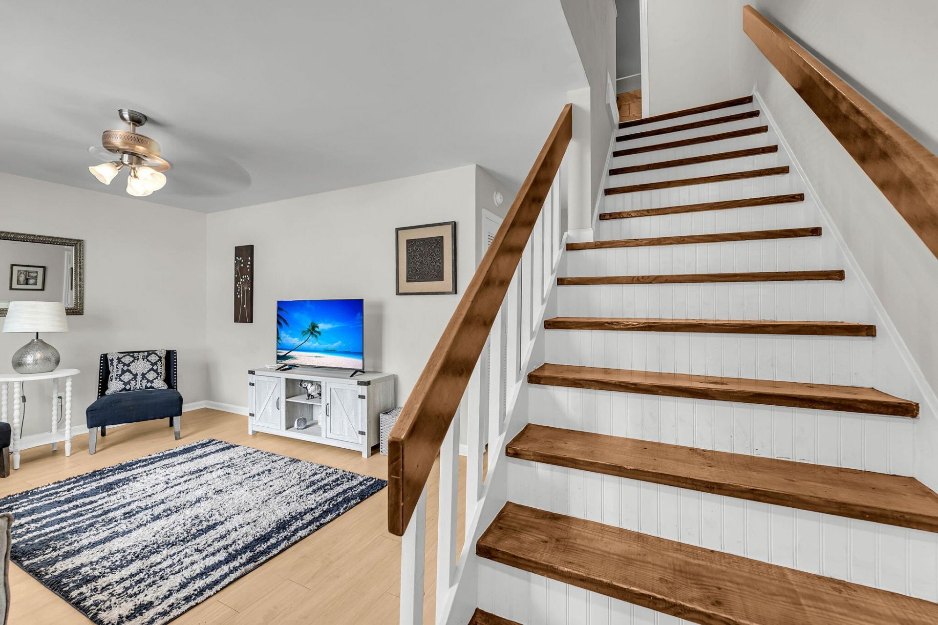 2491 Realm Street Photo 8