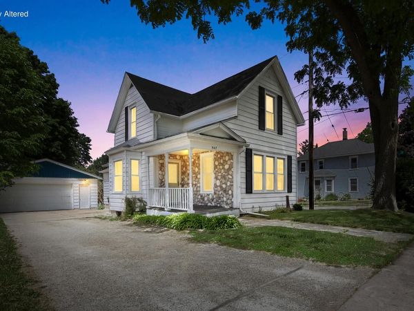 547 Forest STREET, Hartford, WI 53027