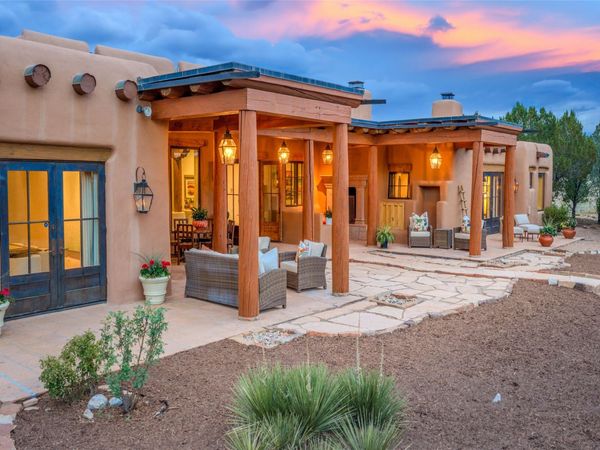 22 Rising Moon, Santa Fe, NM 87506