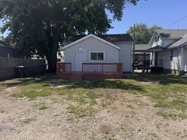 207 ROSELAWN, Muscatine, IA 52761
