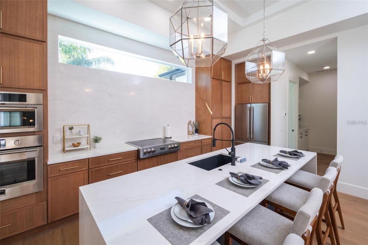2420 Floyd Street, Sarasota, FL 34239 Photo