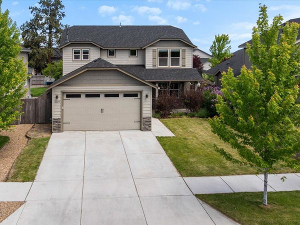 21278 SE Daylily Avenue, Bend, OR 97702