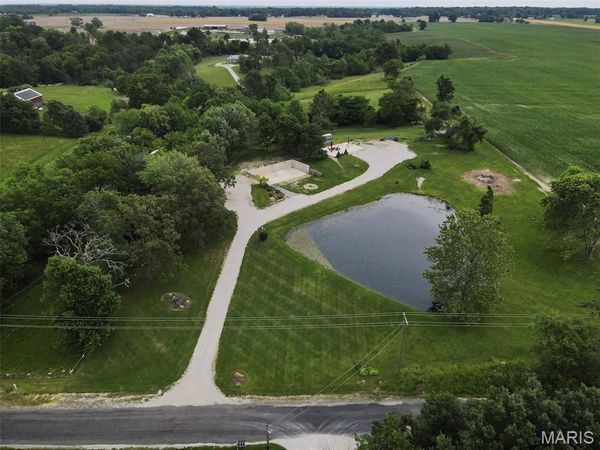 7112 Fields Drive , Moro, IL 62067