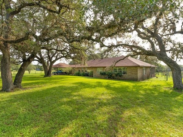 8010 Christian Cemetery Road, Burton, TX 77835