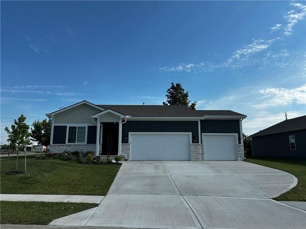 309 SW Hawthorne Court, Blue Springs, MO 64014