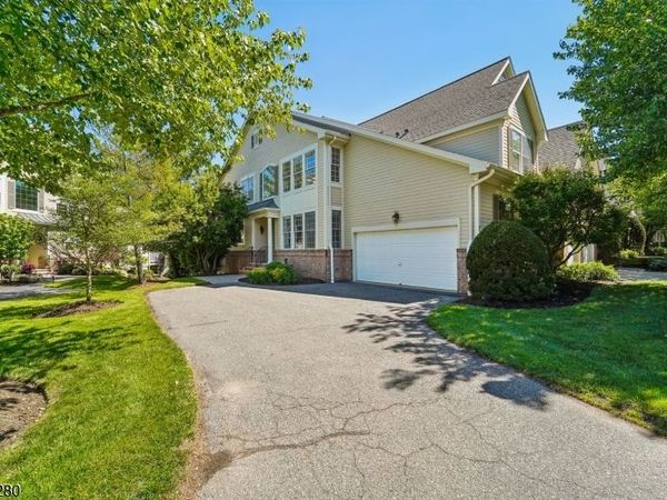 76 Schindler Way, Fairfield, NJ 07004