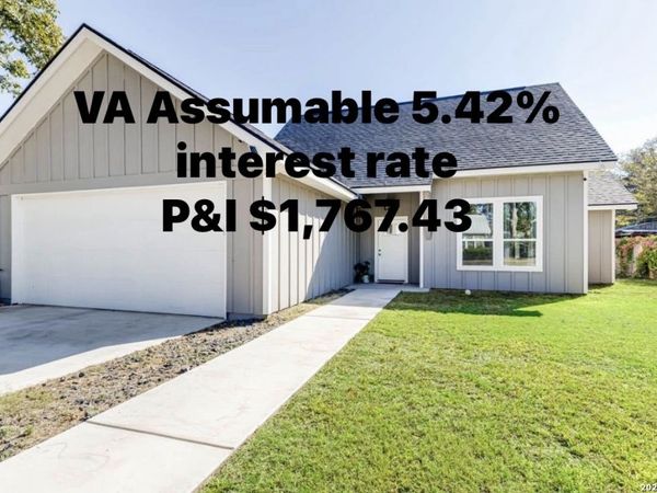1209 Avenue K, Hondo, TX 78861