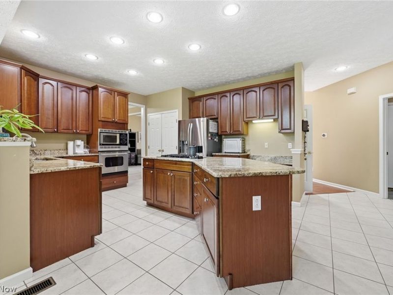 4709 Quincy Drive, Akron, OH 44321 Photo 11