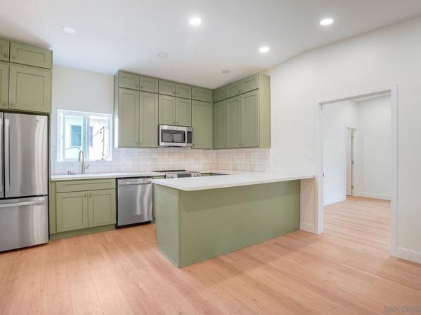 6942 Eberhart St, San Diego, CA 92115
