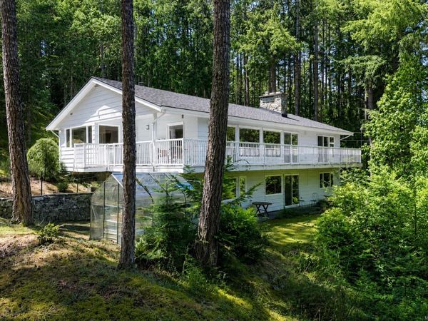 1495 Lands End Rd, North Saanich, BC V8L 5L5