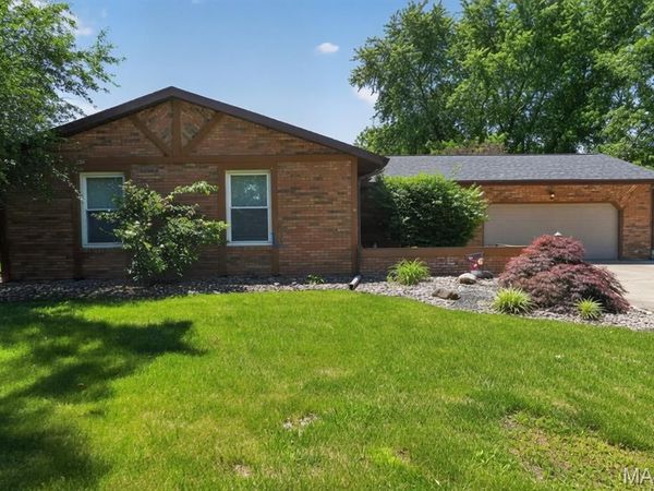 802 W Miller Drive , Staunton, IL 62088