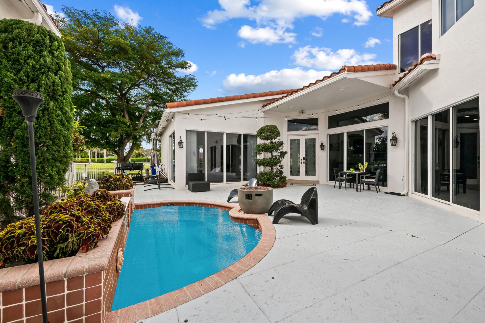980 Bel Aire Drive West, Pembroke Pines, FL 33027 Photo