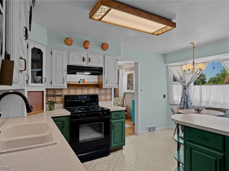 6110 Hollywood Drive, Parma, OH 44129 Photo 10