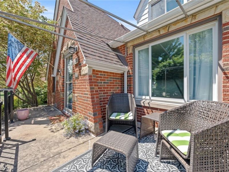 6110 Hollywood Drive, Parma, OH 44129 Photo 2