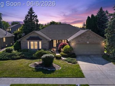 41599 Red Oak Drive, Sterling Heights, MI 48314