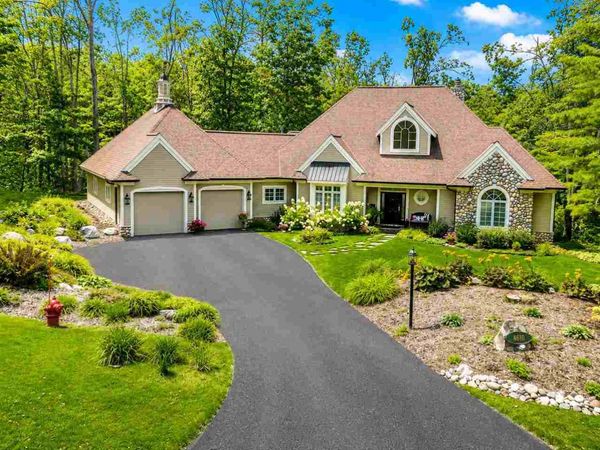 4610 Stoney Hill Ct, Harbor Springs, MI 49740