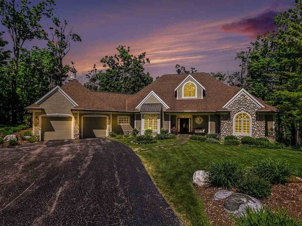 4610 Stoney Hill Ct, Harbor Springs, MI 49740