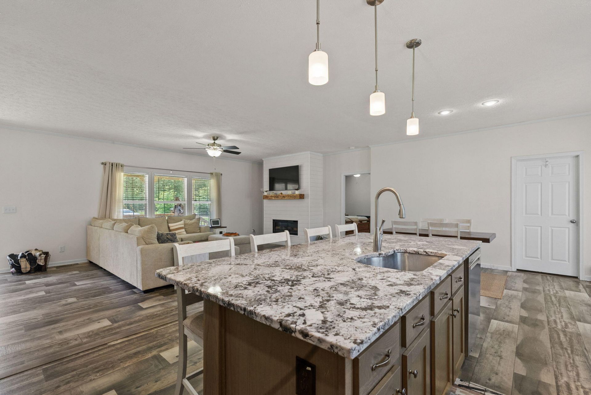 206 Salem Road Photo 10
