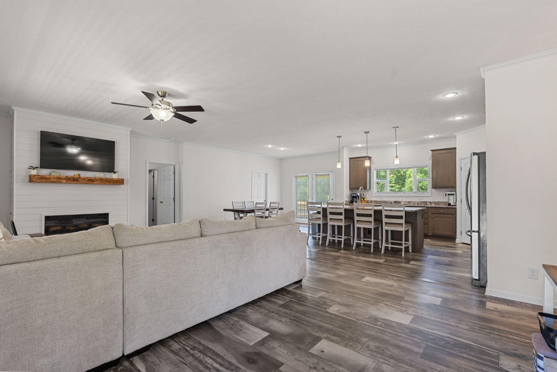 206 Salem Road Photo 4