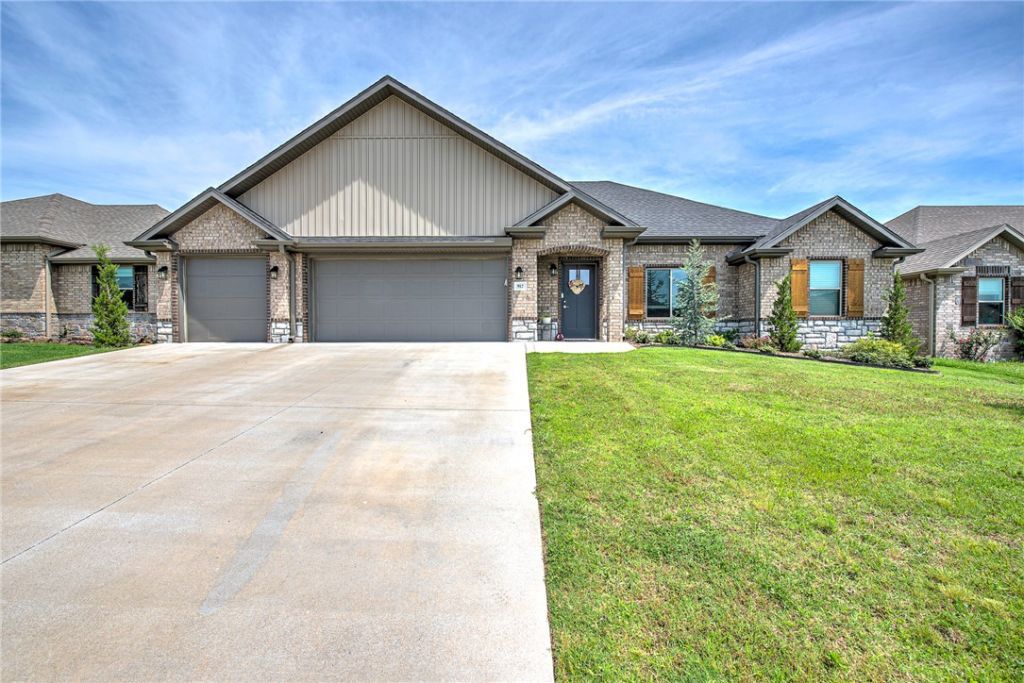 912 E Pinnacle Street, Prairie Grove, AR 72753 Main Photo
