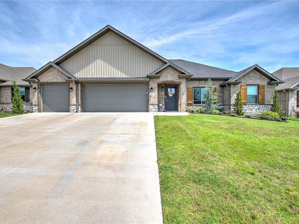 912 E Pinnacle Street, Prairie Grove, AR 72753