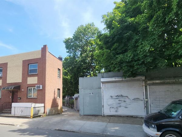 7432 Calamus Avenue , Elmhurst, NY 11373