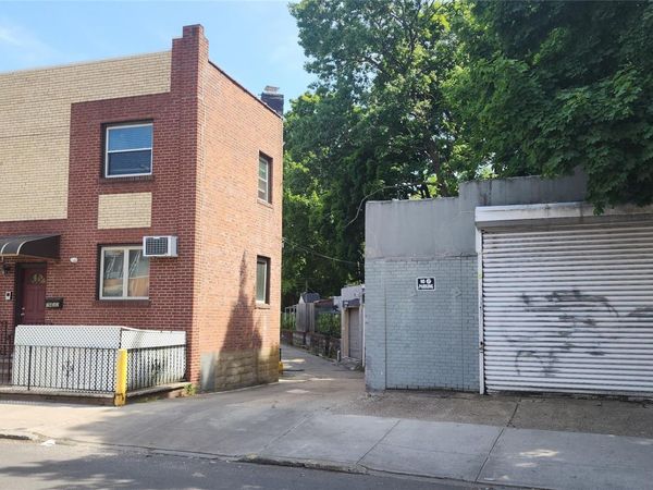 7432 Calamus Avenue , Elmhurst, NY 11373