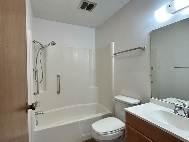 200 W 36th Street, Unit 18, Shadyside, OH 43947 Photo 5