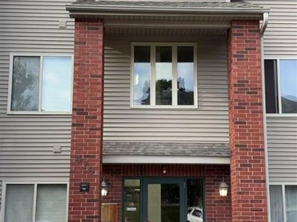 470 N 1st Ave, Unit 102, Iowa City, IA 52245