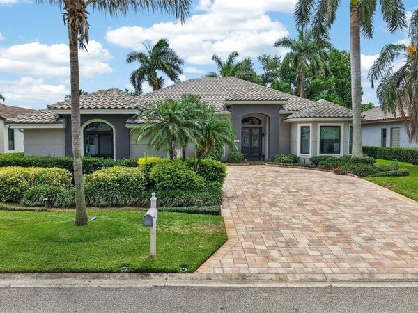 820 SAND PINE DRIVE NE, ST PETERSBURG, FL 33703