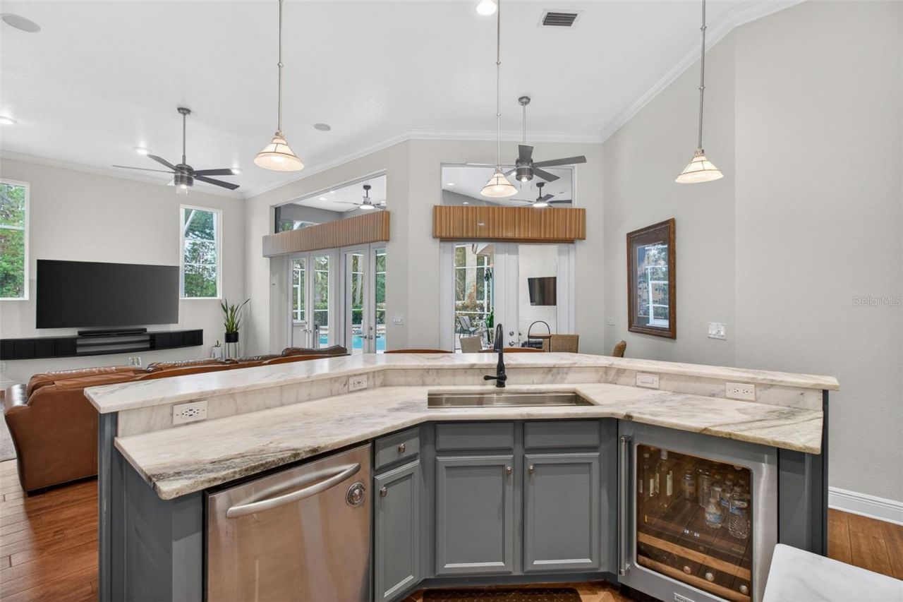 820 Sand Pine Drive Ne, Saint Petersburg, FL 33703 Photo