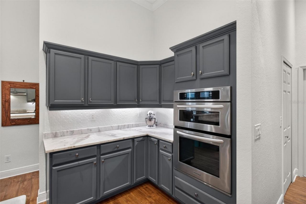 820 Sand Pine Drive Ne, Saint Petersburg, FL 33703 Photo